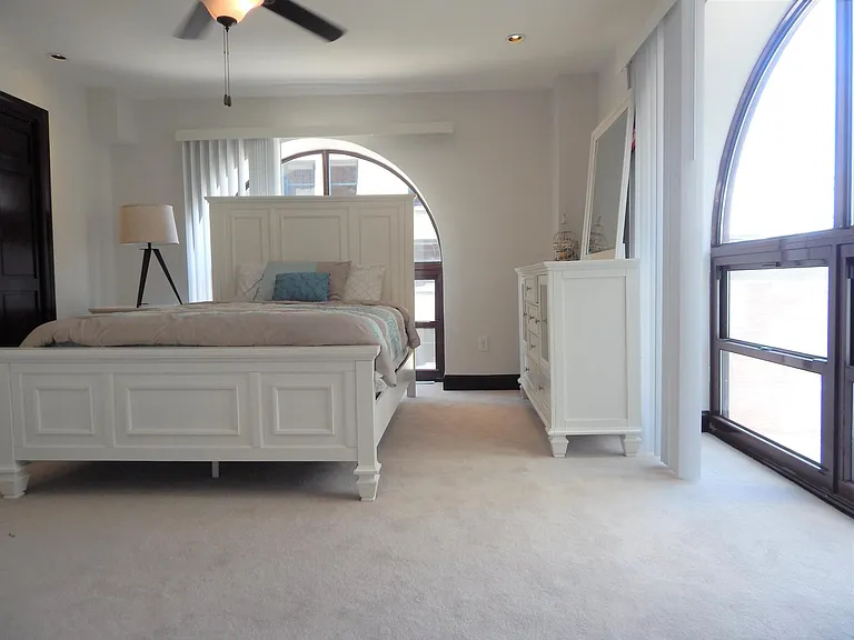 Gallery 1014 — Photo 21
