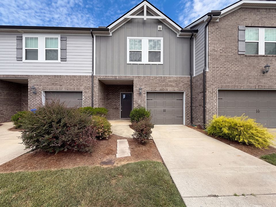 1st image of 952 Oak Ridge Ln