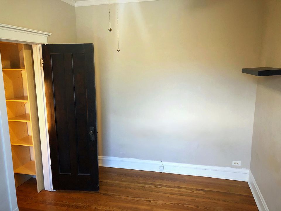 1st image of 2102 W Montrose Ave APT 2