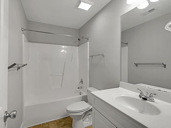 3rd image of 1405 Egan Ct #B