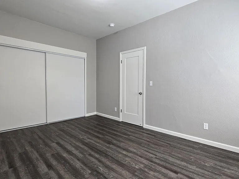 1140 E Elk Ave #7 — Photo 9