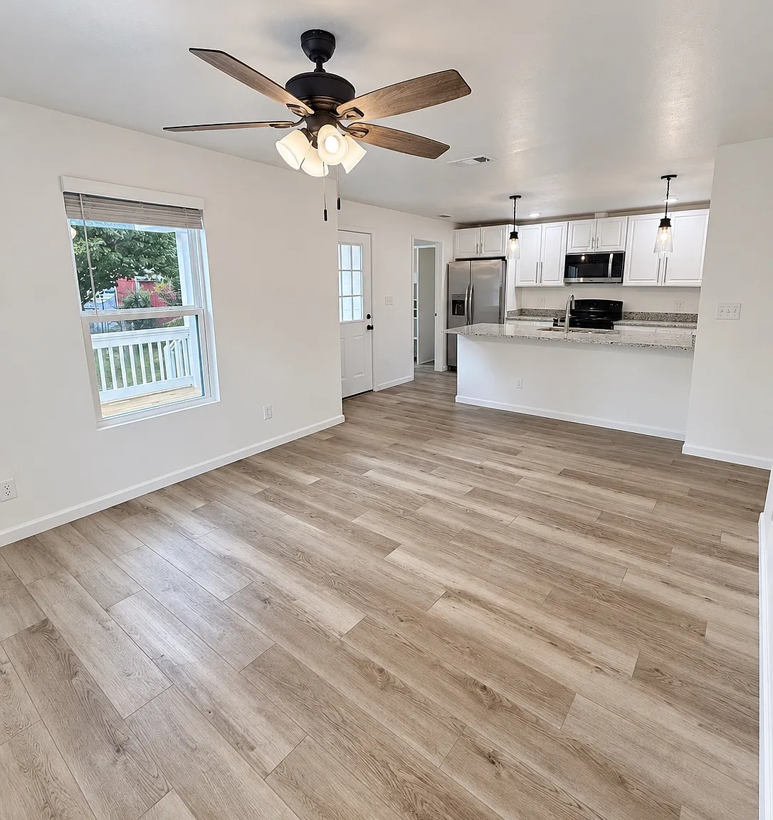 3 bed, 1040 sqft, $1,650 — Photo 3