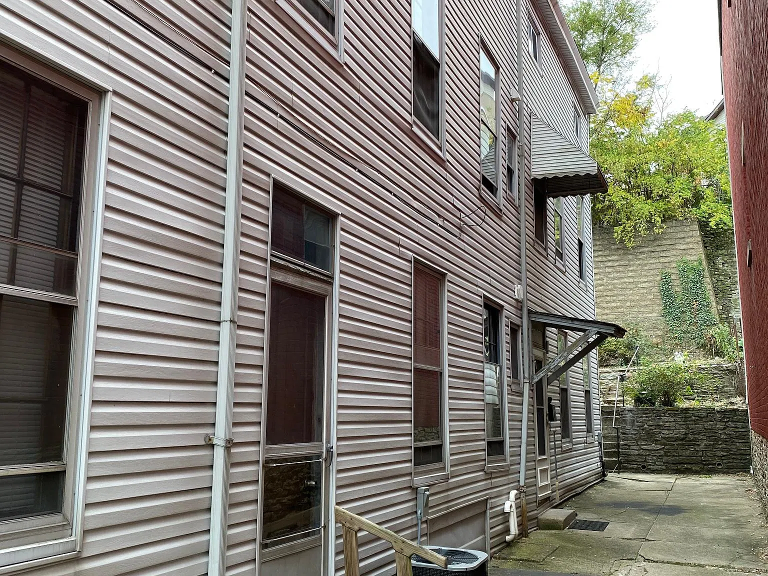 6 bed, $3,700 — Photo 2