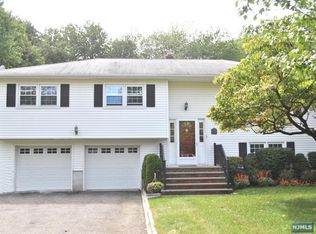 102 Park St, Ramsey, NJ 07446