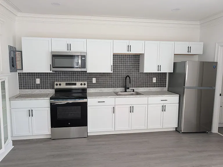 21-23 N Beaver St — Photo 16
