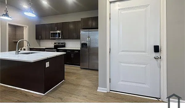 2800 W Master St — Photo 4