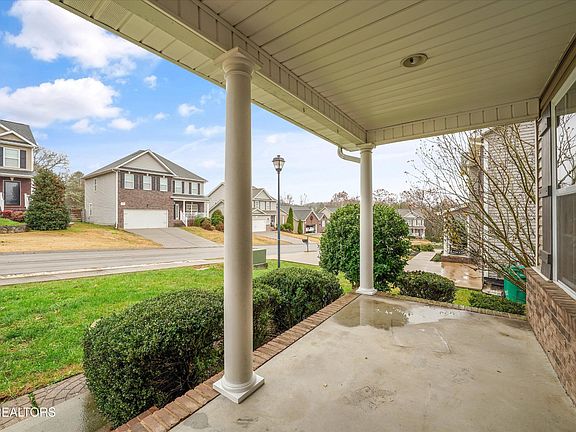 4th image of 1730 Point Wood Dr