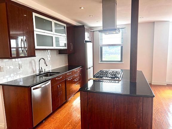 2nd image of 2601 Pennsylvania Ave APT 1011