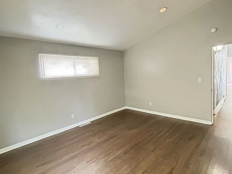 8350 Lakewood Ave — Photo 5