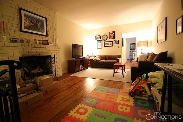 Rented by City Connections Realty | media 15