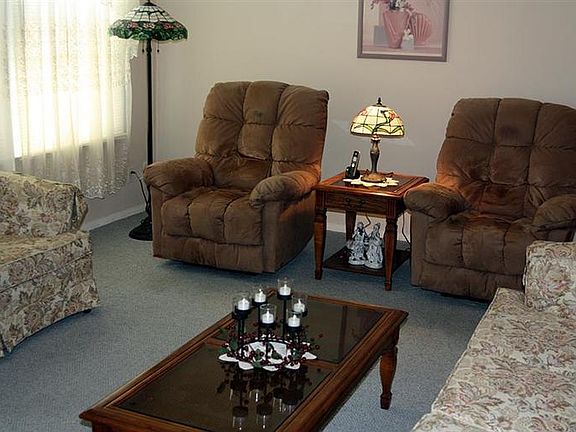 4th image of 216 Pinegrove Dr
