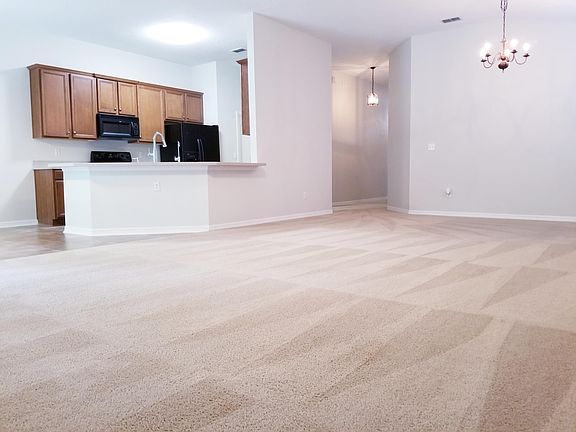 5th image of 2446 Winchester Ln