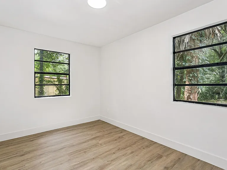 206 Edison Dr — Photo 14