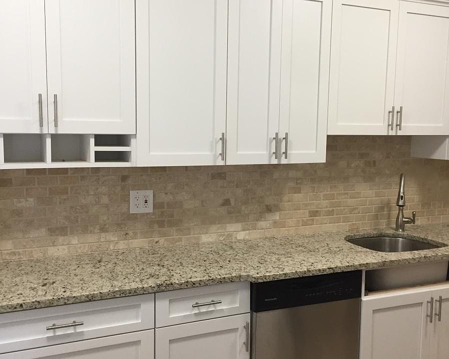 1st image of 180 Hilton Ave Floor 1