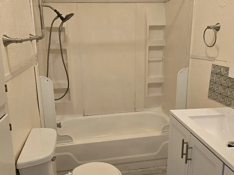 332 W Coler St #4 — Photo 15