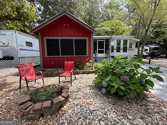 3rd image of 66 Maple Wood Ln