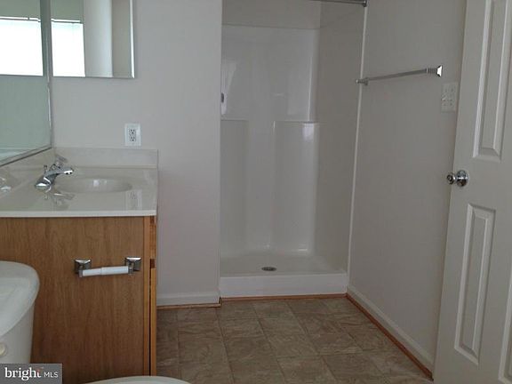 5th image of 102 Merrill Ct