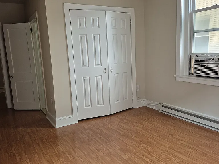 Kings Manor Apartments — Photo 14