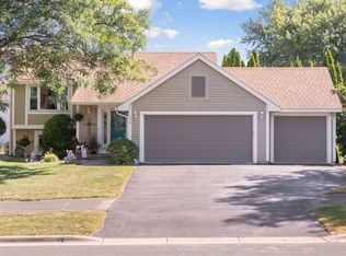 8490 Pineview Ln N, Maple Grove, MN 55369