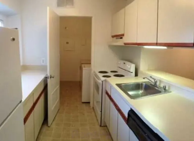 Woodcrest Apartments — Photo 7