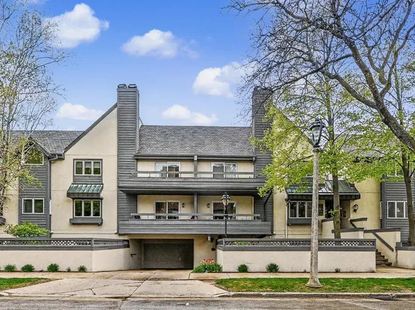 2555 N Lake DRIVE #3, Milwaukee, WI 53211