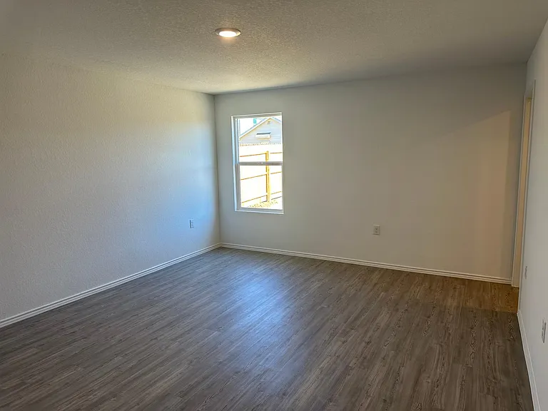 9422 Somerset Rd — Photo 6