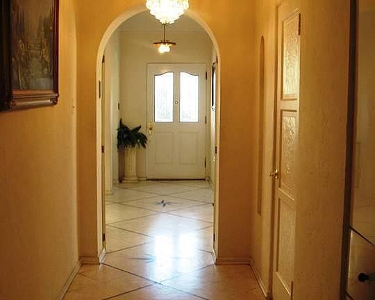 5th image of 340 N Poinsettia Pl