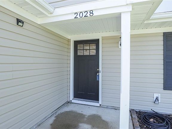 3rd image of 2028 Bloomsbury Cres
