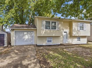 2110 W 58th St, Davenport, IA 52806