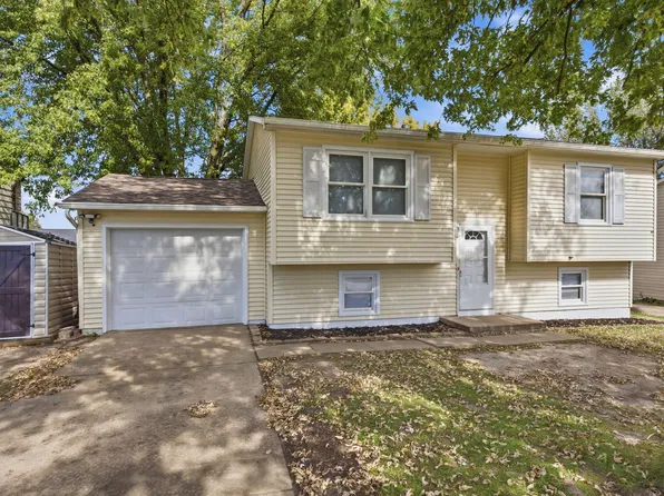 2110 W 58th St, Davenport, IA 52806