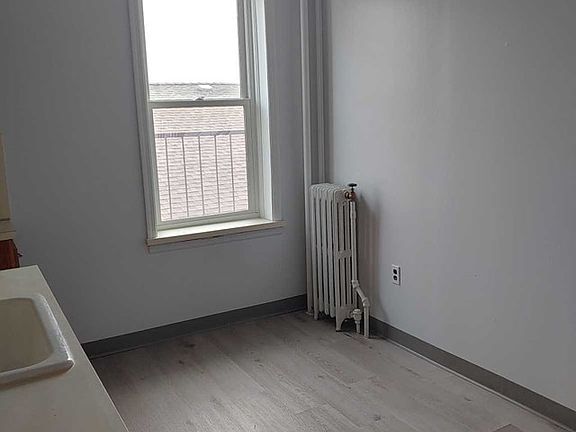 4th image of 287 Lawton Ave