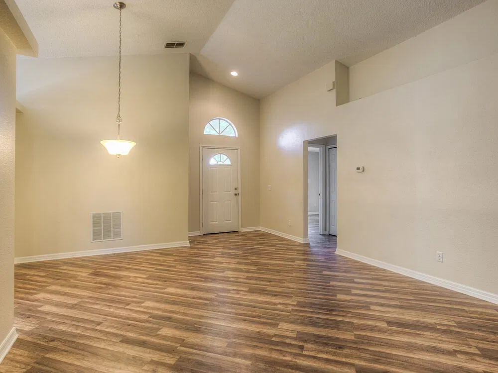 3 bed, 2.0 bath, 1498 sqft, $2,180 — Photo 4