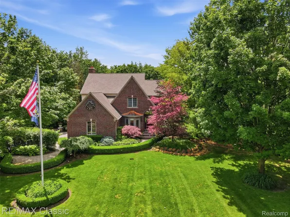 8033 Pine Ridge Ct, Northville, MI 48168