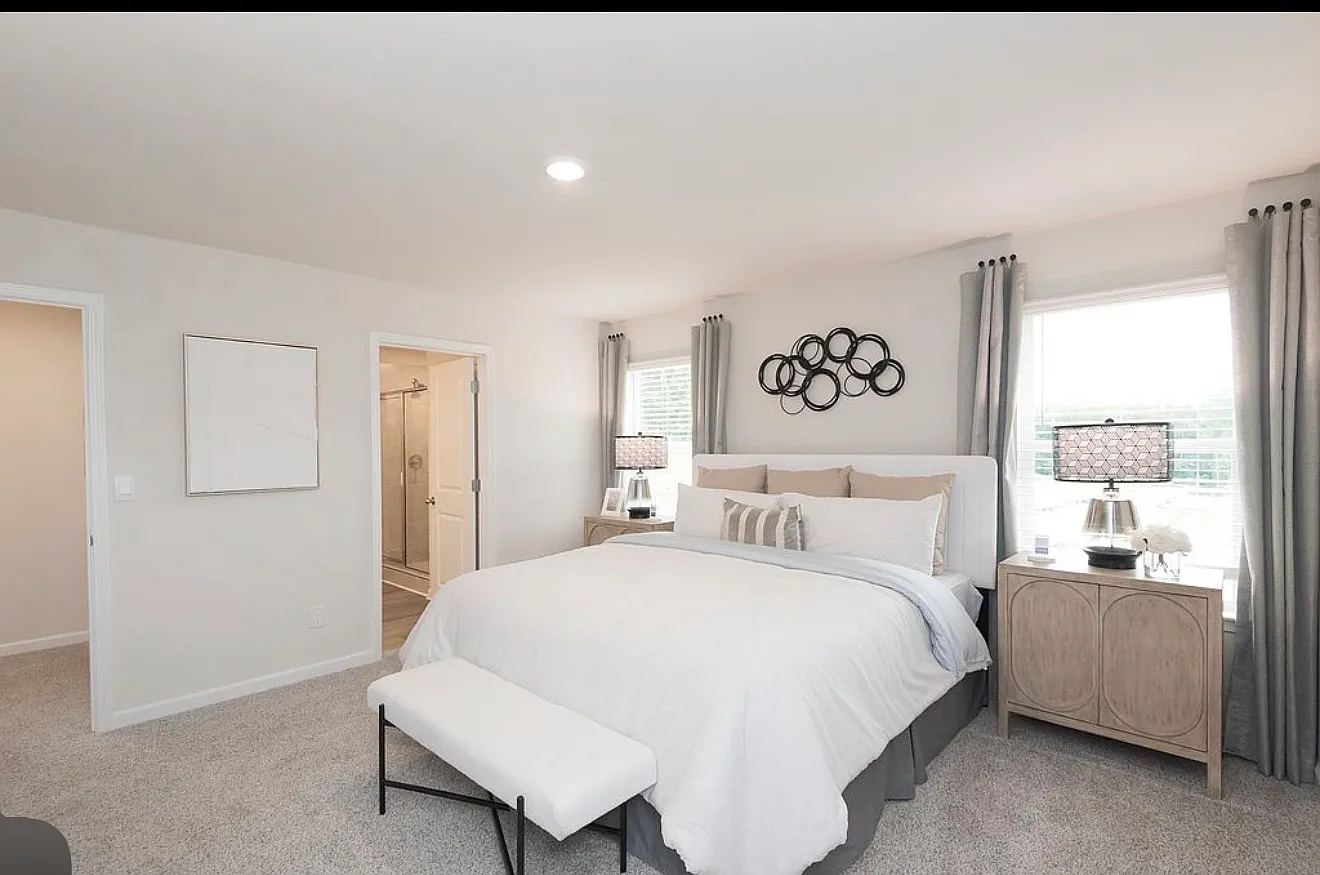 5 bed, 3765 sqft, $3,500 — Photo 2