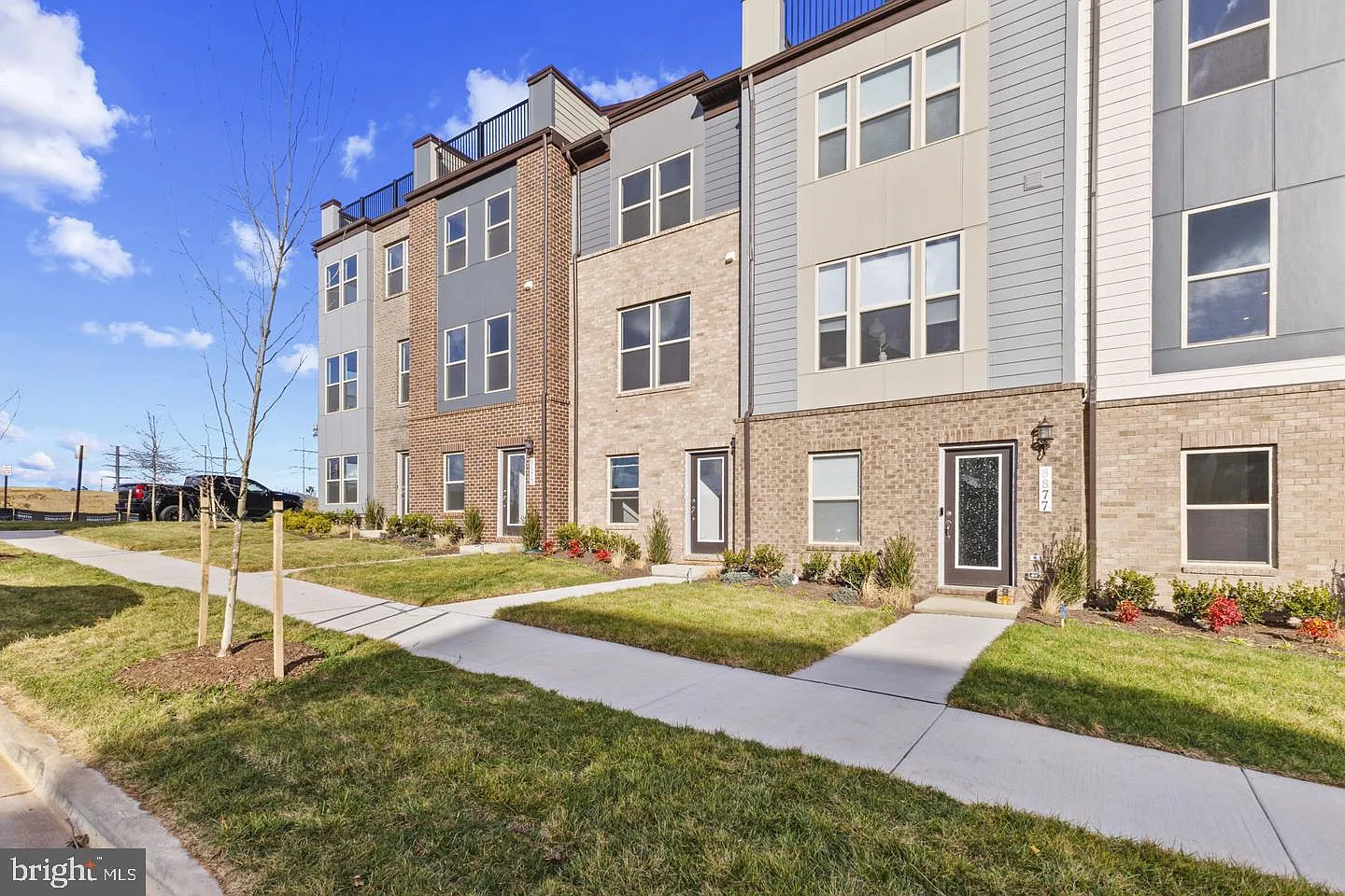 3 bed, 3.5 bath, 2020 sqft, $2,850 — Photo 1