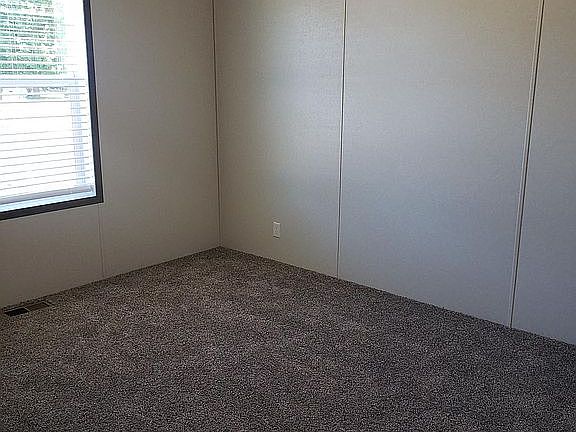 3rd image of 6880 Vinewood Ave NE