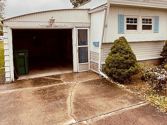 2nd image of 6 Maureen Ave