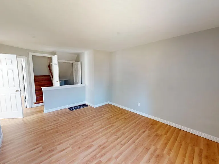 388 S Powell Ave — Photo 7