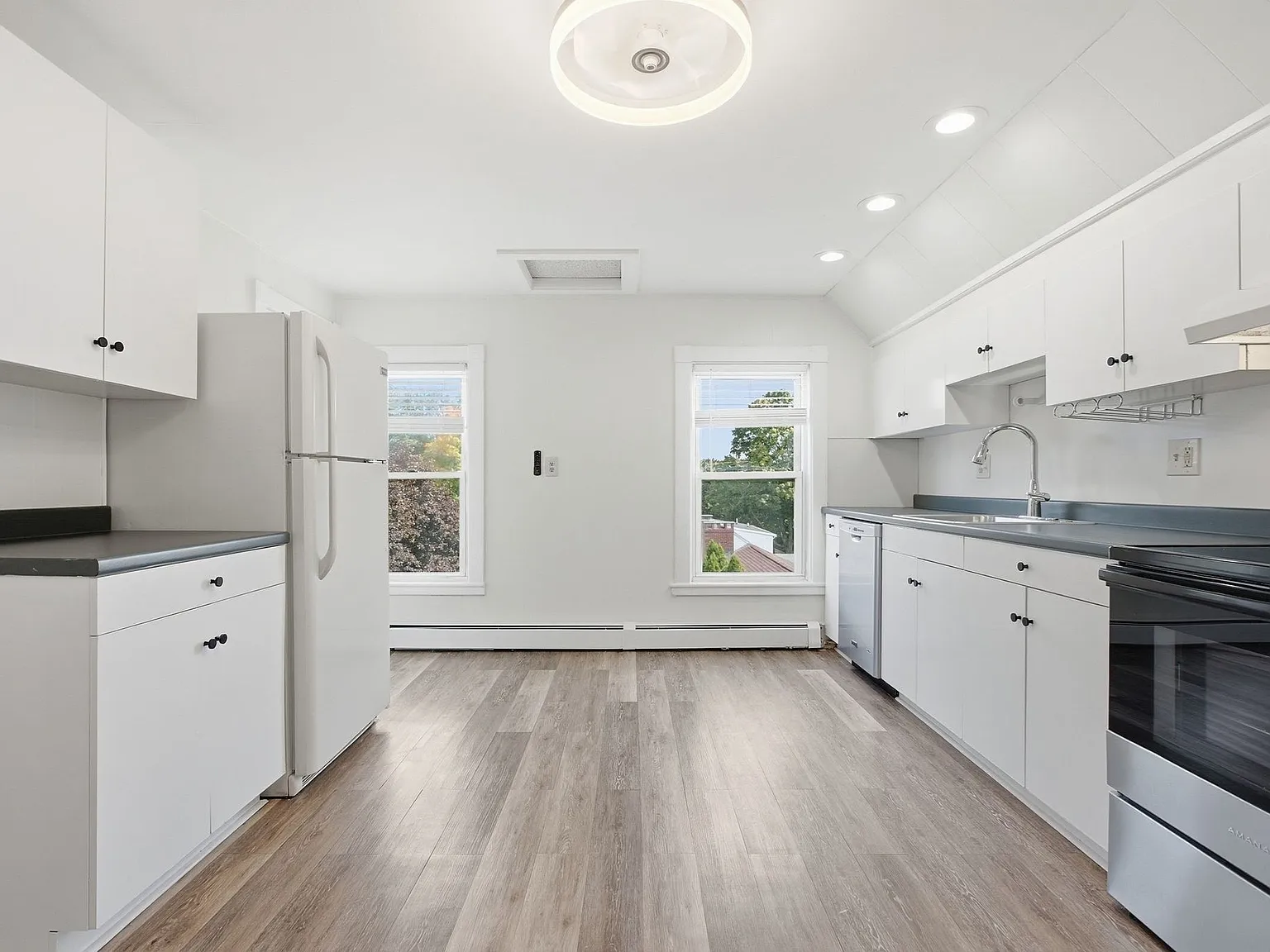 1 bed, 1.0 bath, 850 sqft, $1,850 — Photo 2