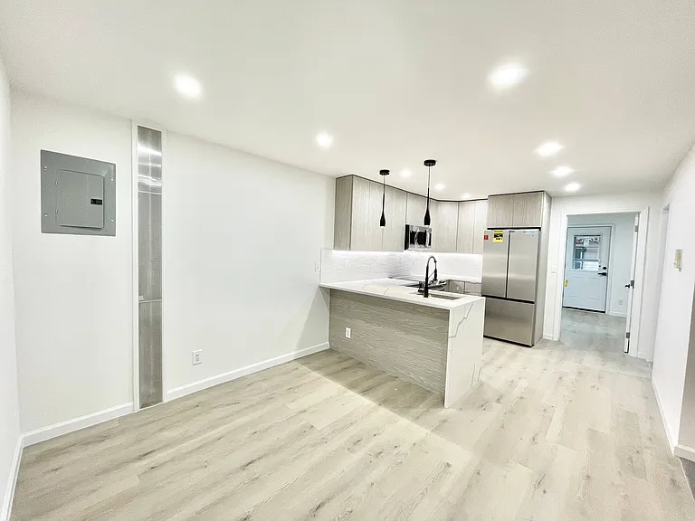 1007 Hart St #1 — Photo 2
