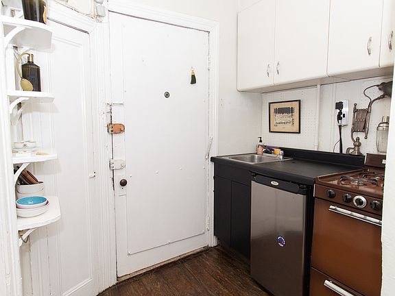 4th image of 317 W 4th St #3