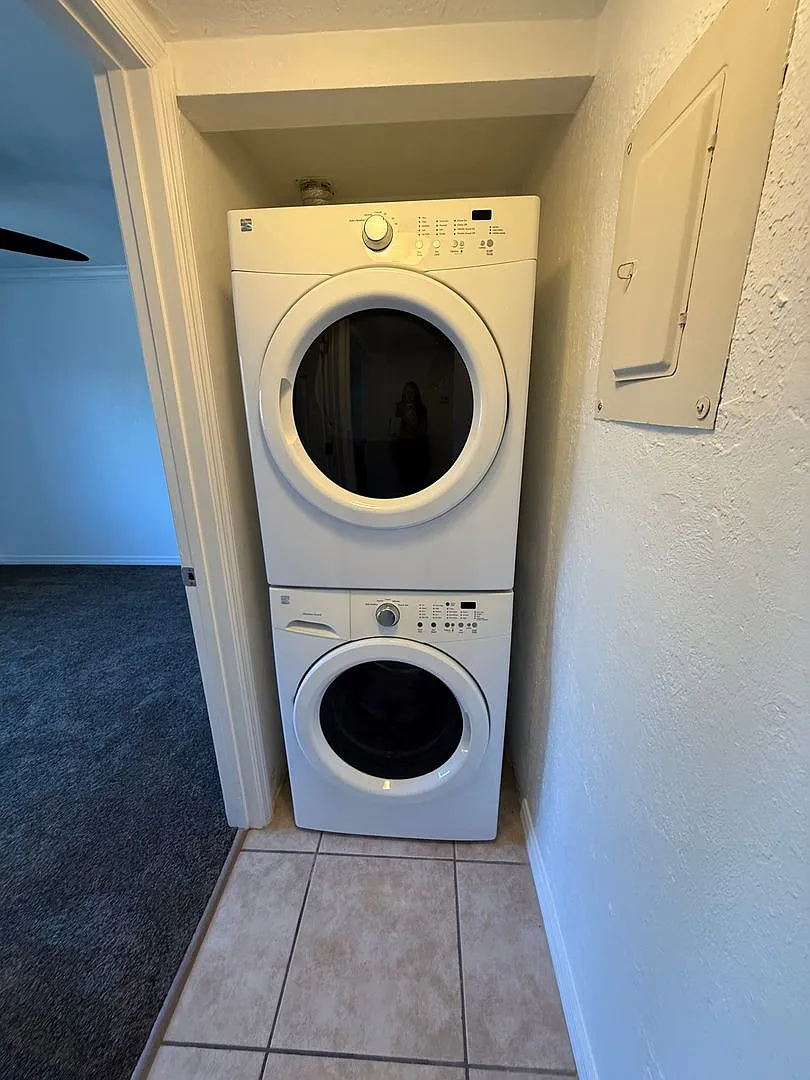 Spacious 2 Bedroom 2 Bathroom Condo In Gated Community Leasing Special: Half Off 1 Month's Rent F... — Photo 3