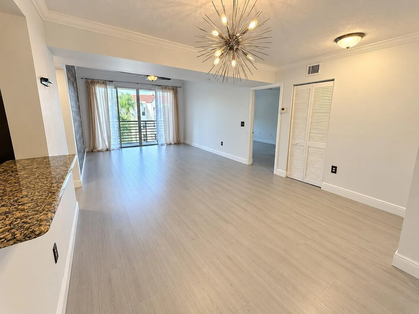 2 bed, 2.0 bath, 1000 sqft, $2,300 — Photo 2