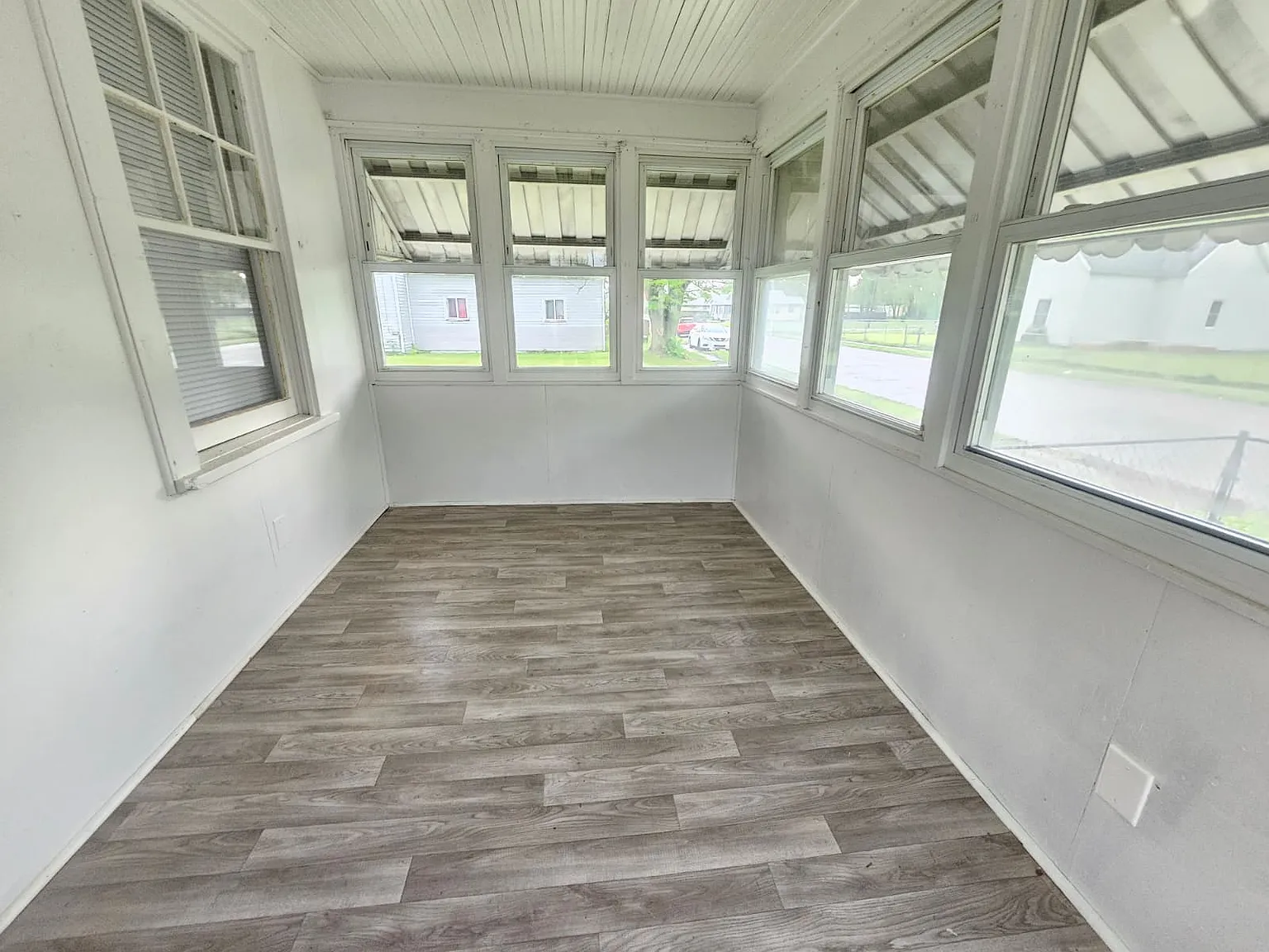 3 bed, 864 sqft, $1,300 — Photo 4