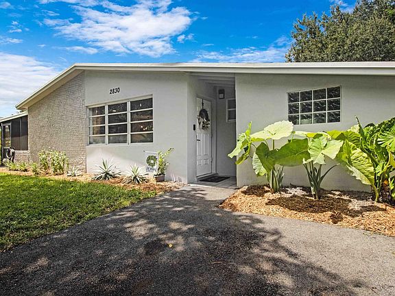 5th image of 2830 N 62nd Avenue