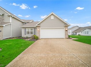573 Hidden Harbor Dr, Painesville, OH 44077