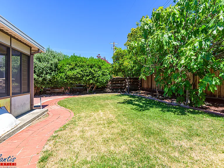 1520 San Joaquin Ave — Photo 15