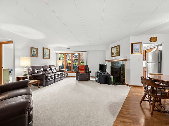 3rd image of 6413 Oak Forest Ave APT 1S