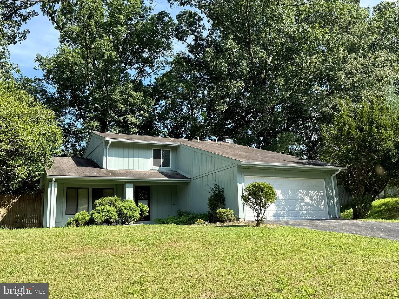 4 bed, 2.5 bath, 2002 sqft, $3,680 — Photo 1