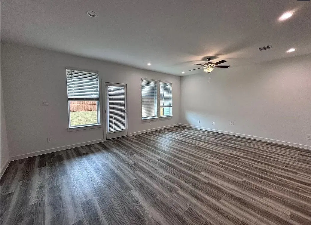 3 bed, 2.5 bath, 1820 sqft, $2,225 — Photo 4